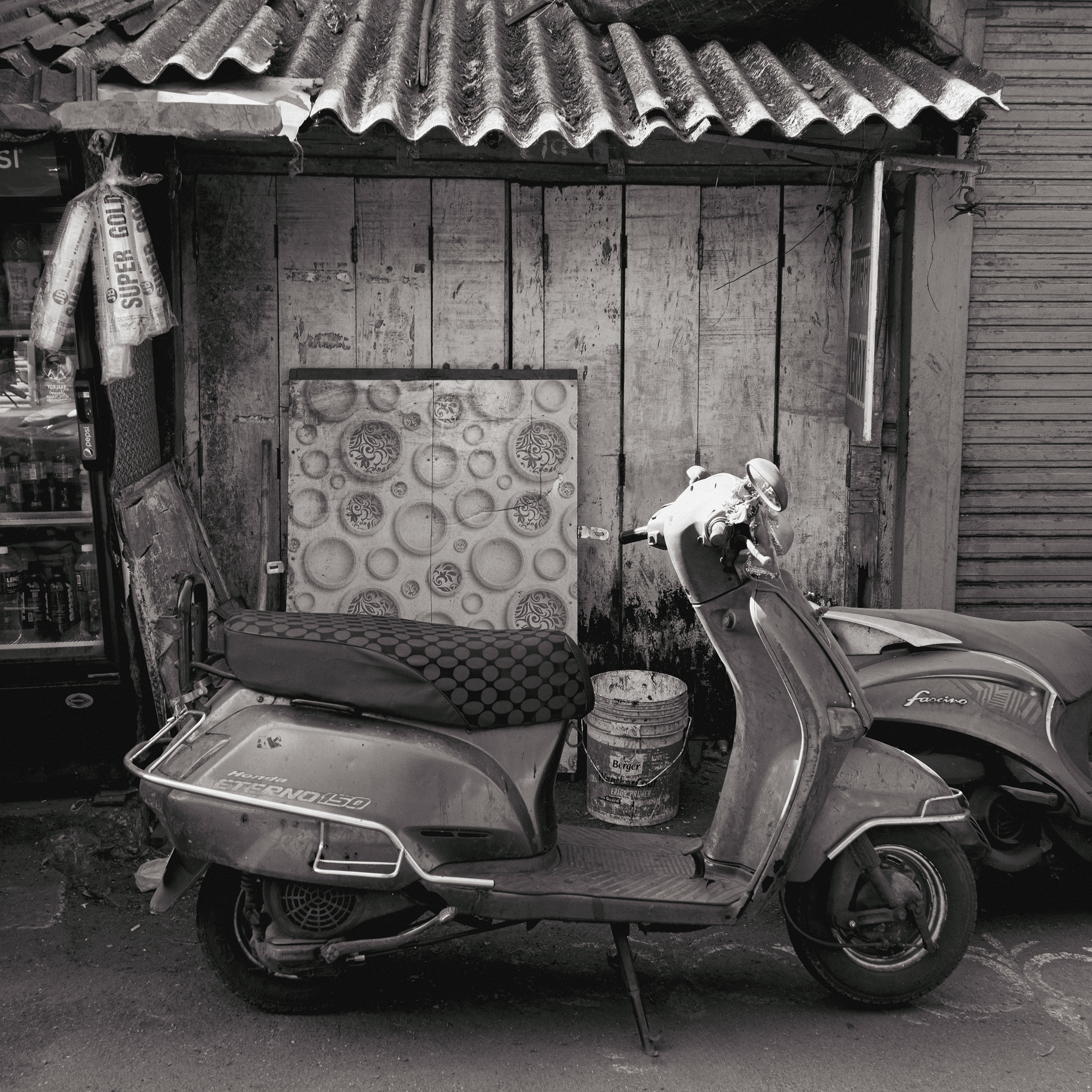 scooter goa sort hvid copy